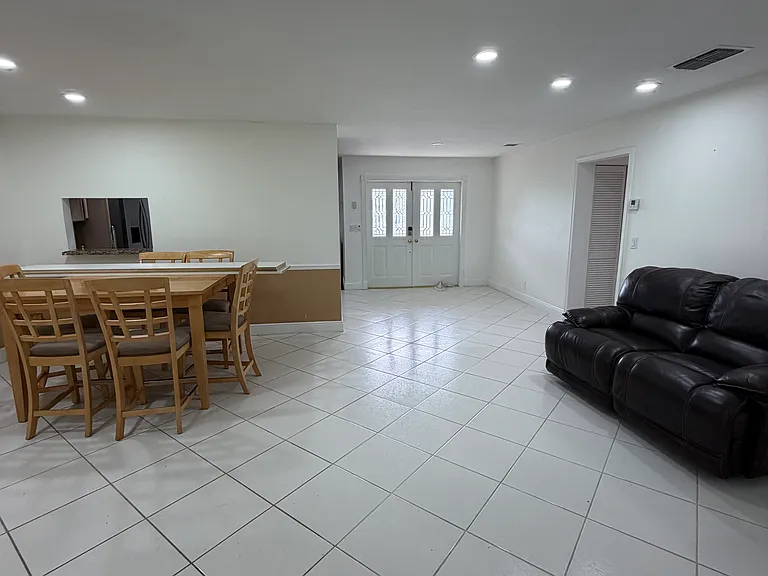 Carolina Cir — Photo 8