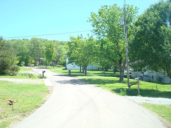 4th image of 114 Meadowbrook Dr