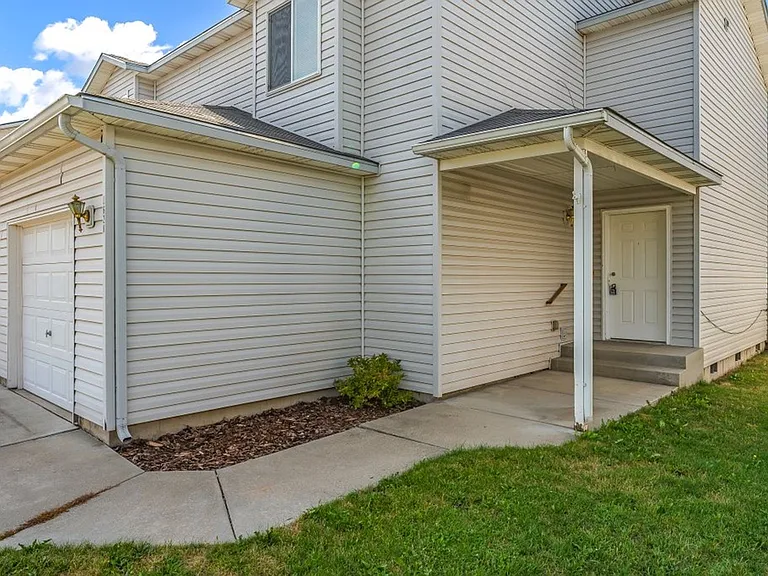 1620 E Coeur D Alene Ave — Photo 2