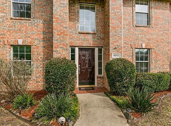 3rd image of 8012 Fleetwood Dr