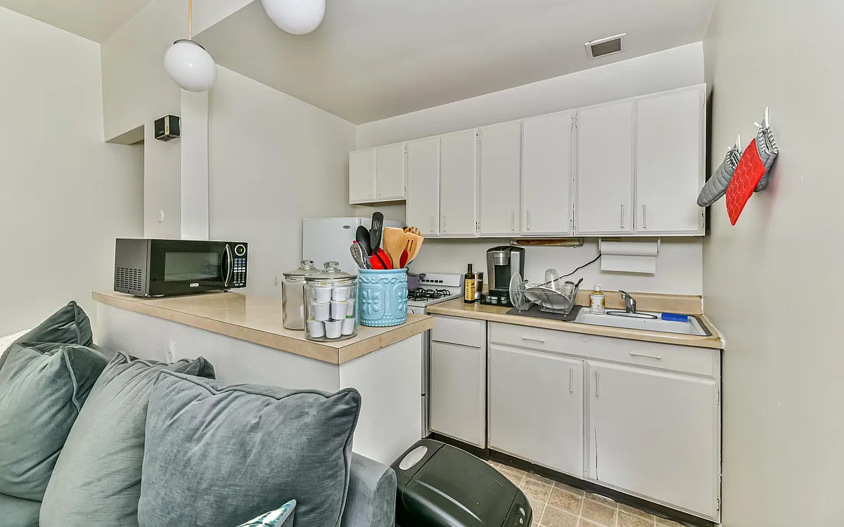 Building Photo - 6352 Marchand St #2