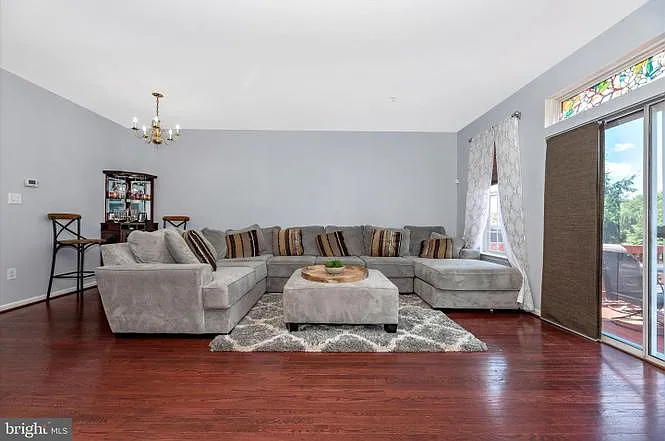 124 Cavenrock Ct — Photo 7