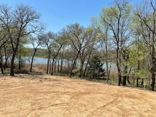 2 Silver Leaf Dr, Sunset, TX 76270