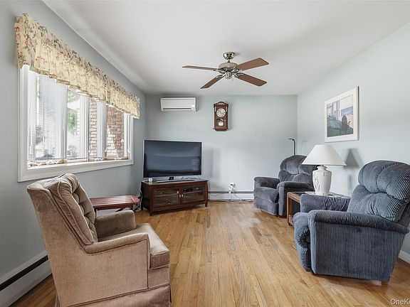 4th image of 183 N Oak Street