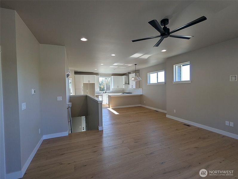 3rd image of 4437 Blackstone Way