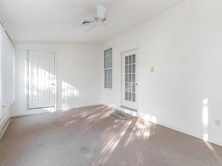 660 Springhouse Ln — Photo 19