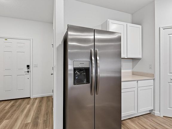 3rd image of 3967 Mid Century St #1