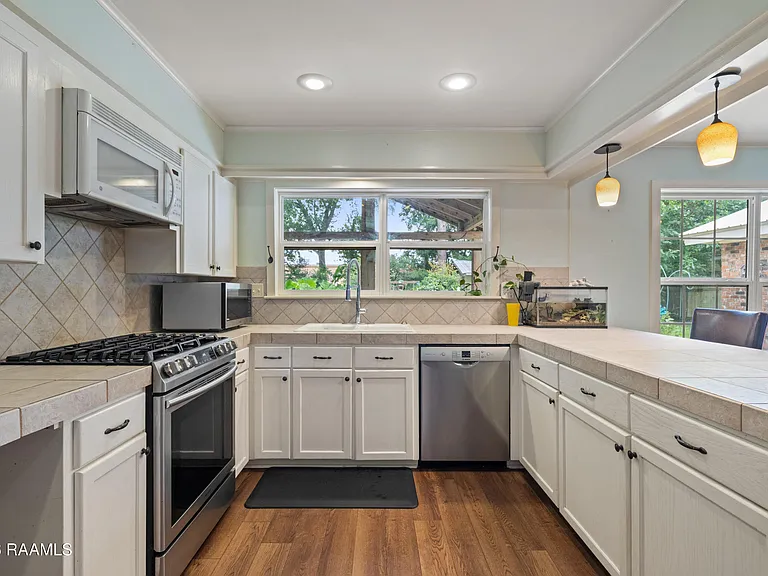 140 Orangewood Dr — Photo 8