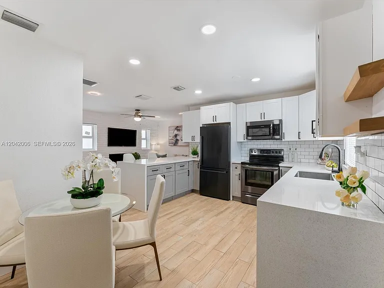 6161 NE 7th Ave — Photo 11