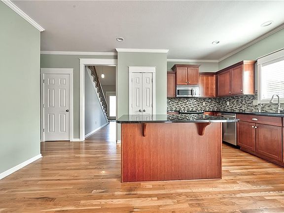 3rd image of 513 E 31st Ave