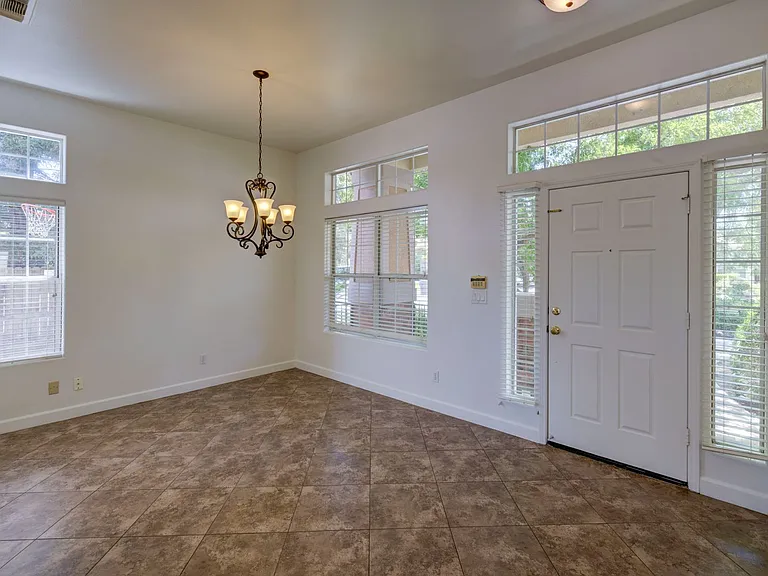 5508 W Bluff Ave — Photo 5