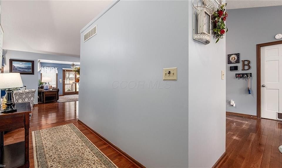 5465 Airwood Dr, Zanesville, OH 43701 | Zillow