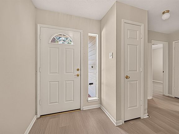 3rd image of 9202 Desirable Dr