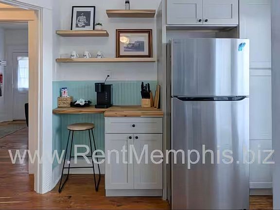 4th image of 93 N Rembert St