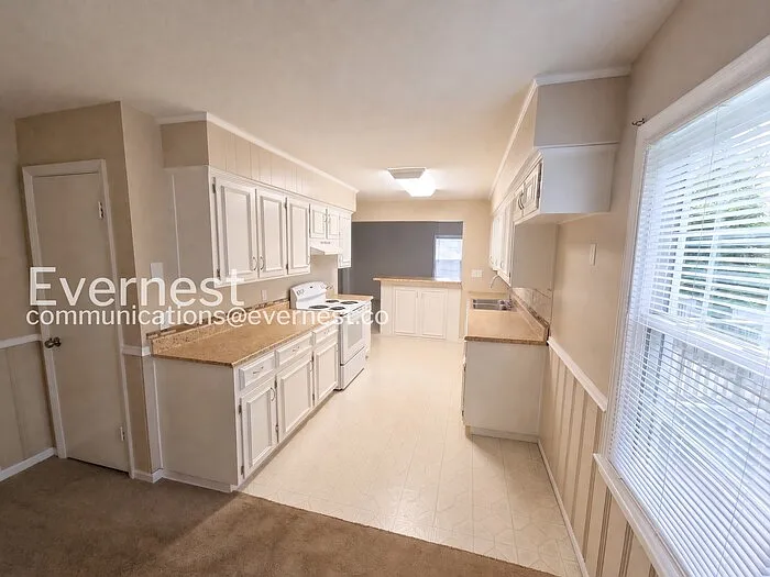 3 bed, 2.0 bath, 1456 sqft, $1,895 — Photo 4