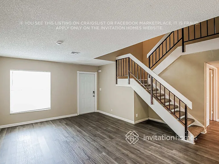 1220 NW 89th Dr — Photo 4
