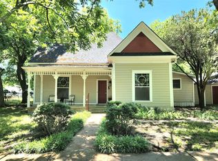 411 W Maple St, Whitewright, TX 75491