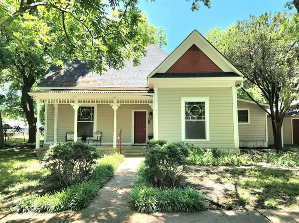411 W Maple St, Whitewright, TX 75491