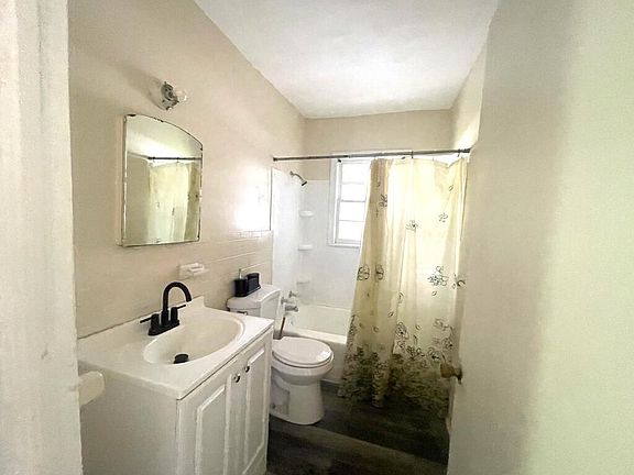 5th image of 4213 Swann St