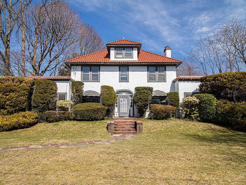 1st image of 216 Lakeview Ave E
