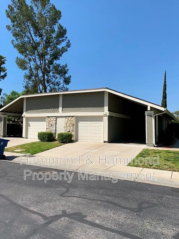 3 bed, 2.0 bath, 1028 sqft, $4,495 — Photo 2
