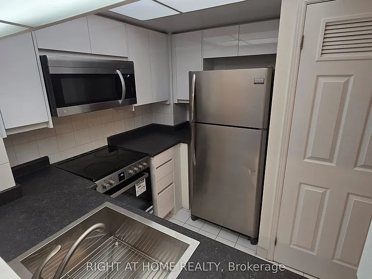 7 Broadway Ave #311 — Photo 2