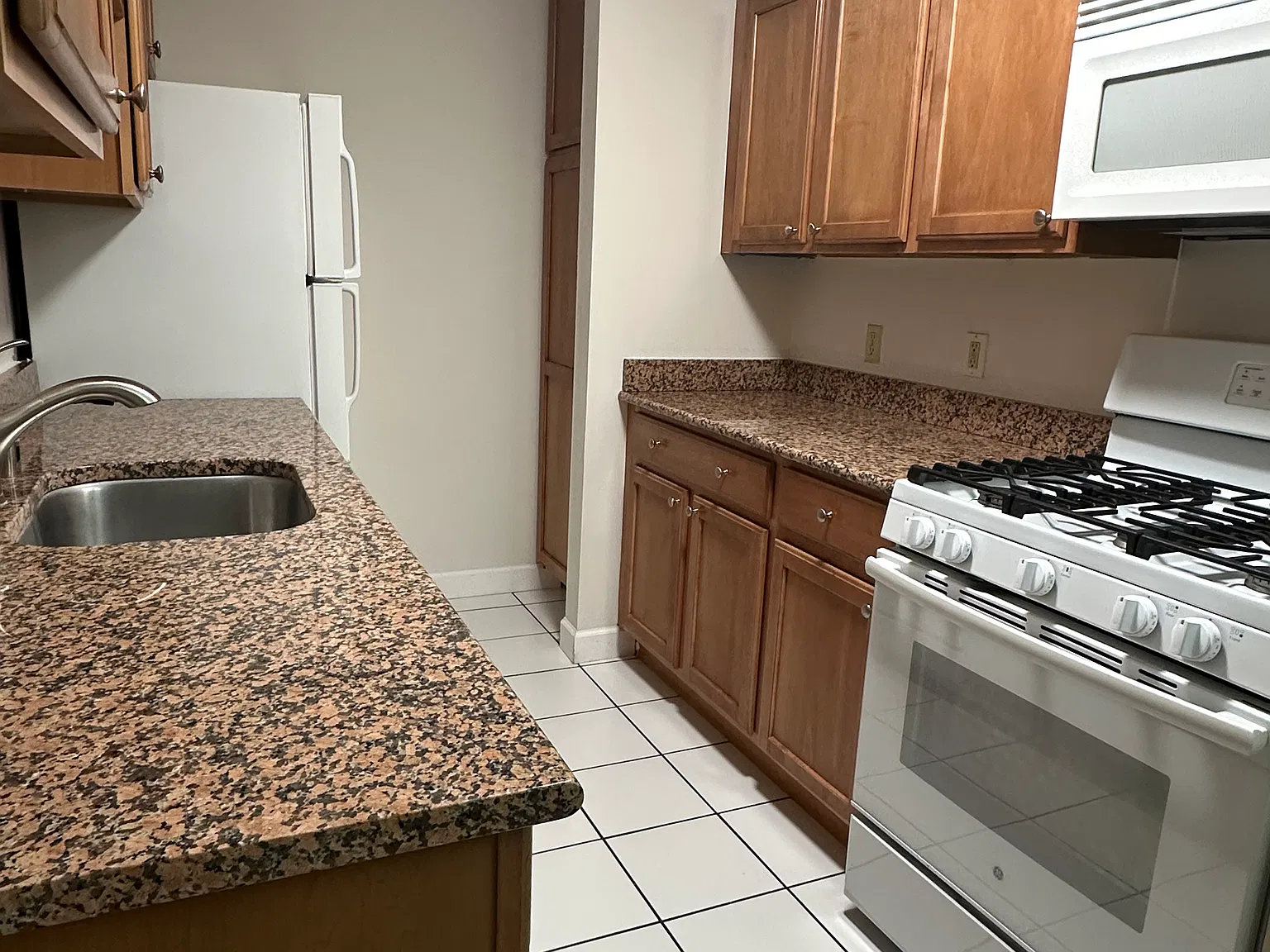 800 E Henry Clay St — Photo 4
