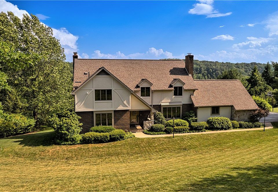 1st image of 323 Elm Dr