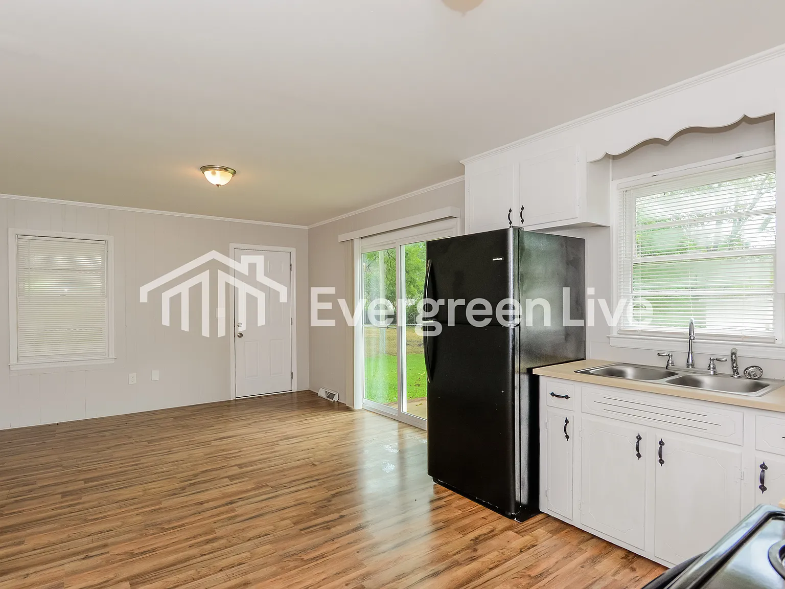 3 bed, 1.5 bath, 1260 sqft, $1,645 — Photo 4