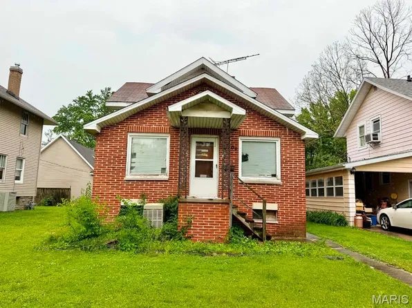 906 Sumner St, Carlinville, IL 62626