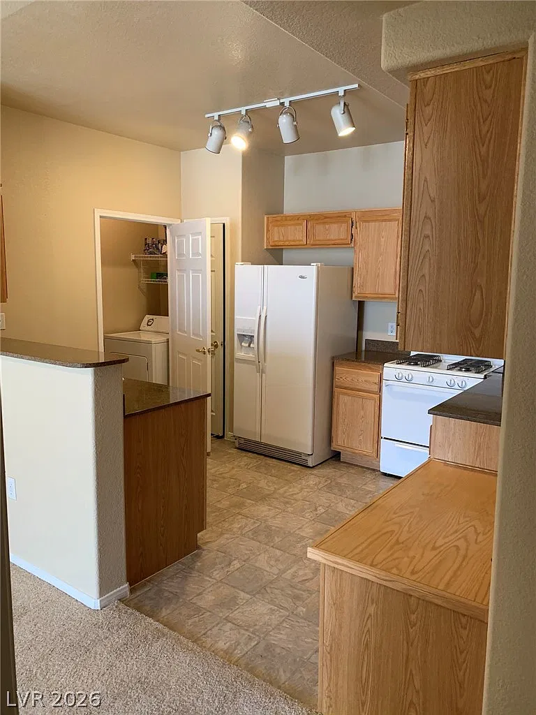 1 bed, 1.0 bath, 772 sqft, $1,295 — Photo 3