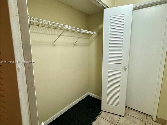 5th image of 9945 Nob Hill Ct #9945