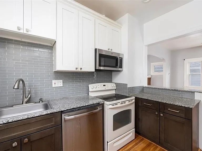 143 Hartwell Rd — Photo 10