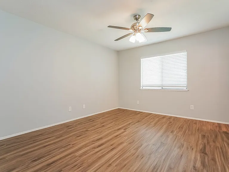 918 Clark Trl — Photo 9