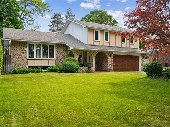 2218 Stillmeadow Rd, Mississauga, ON L5B 1X4