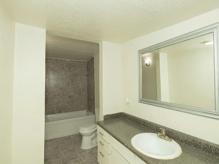 1181 W 8th Pl #2 — Photo 8
