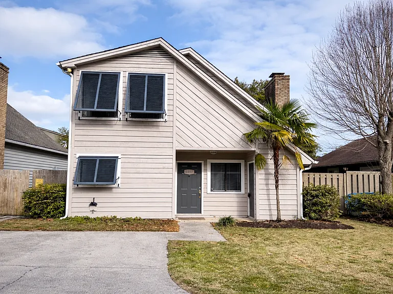 6517 Valene Ct — Photo 1