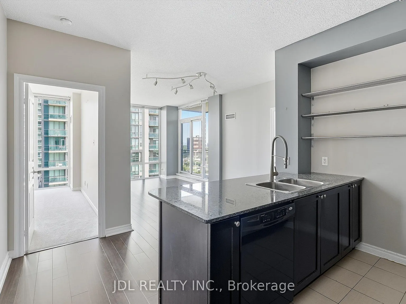 Elle Condos — Photo 4