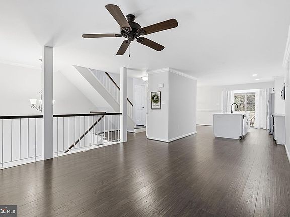 3rd image of 15628 Montview Dr