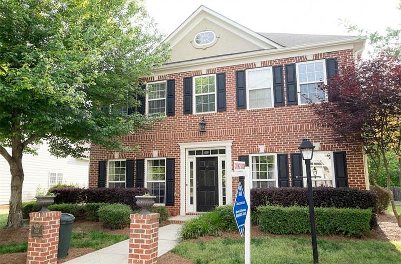 1st image of 618 Lantern Park Ln