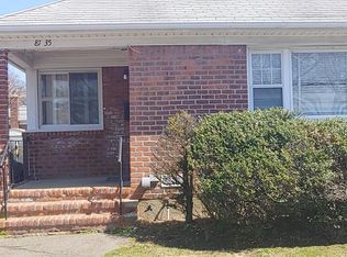 8135 255th St, Glen Oaks, NY 11004