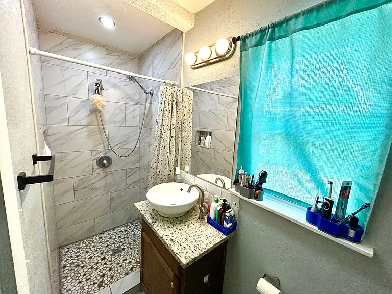 4111 Judivan — Photo 19