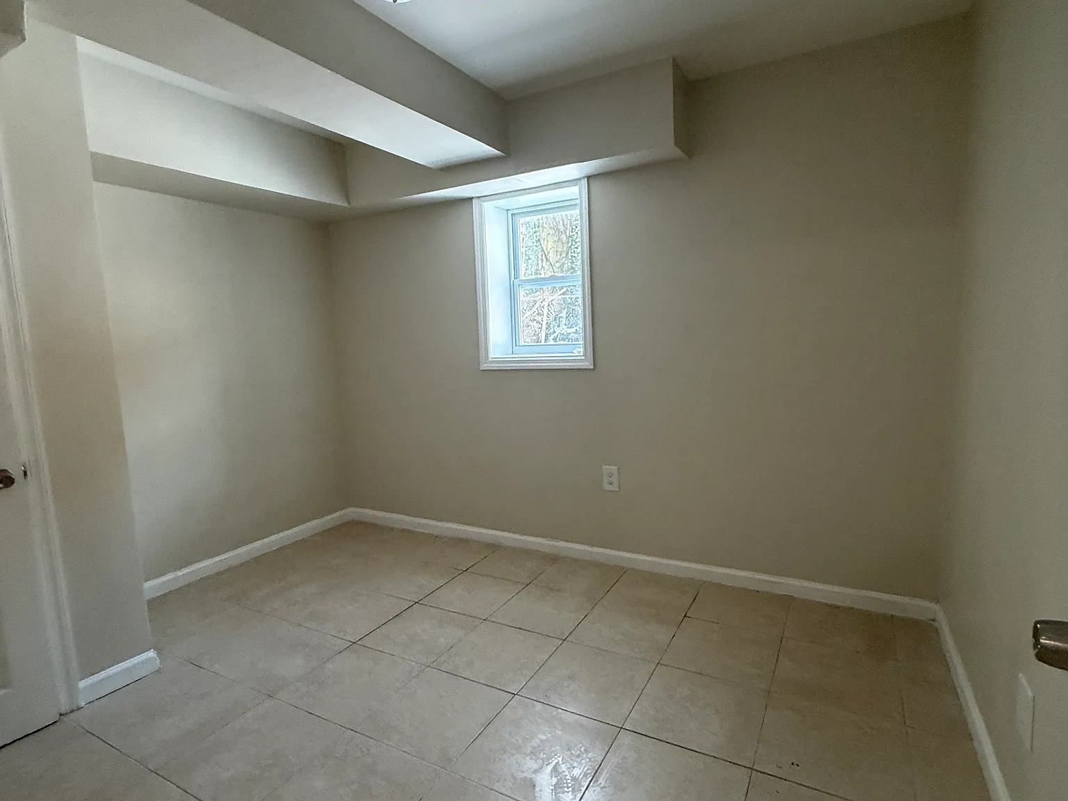 6 bed, $3,750 — Photo 4