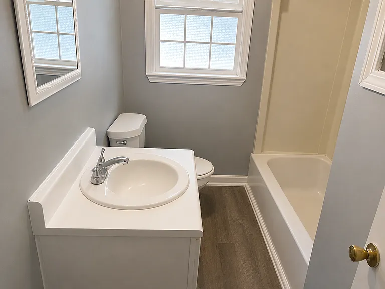 3811 Lyons St — Photo 3