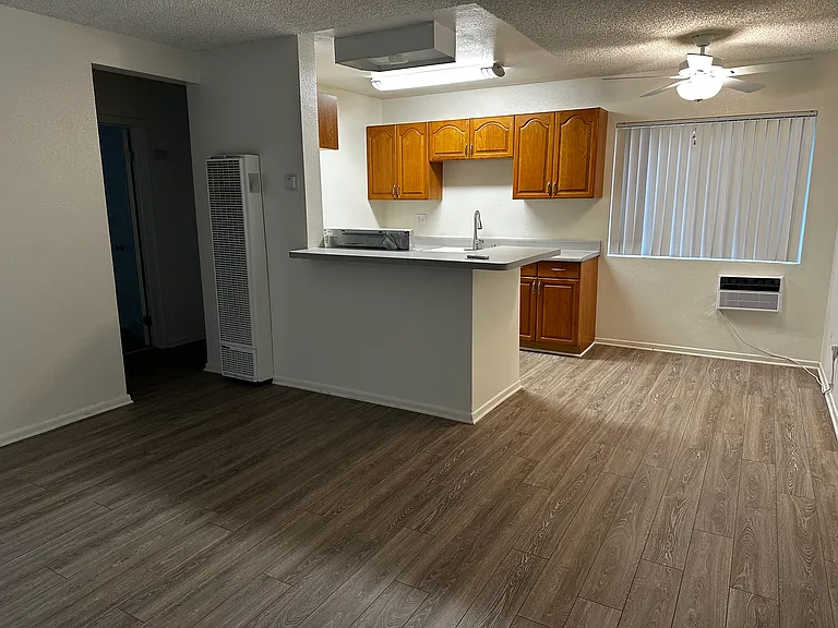 Courtyard Square Apartments — Photo 53