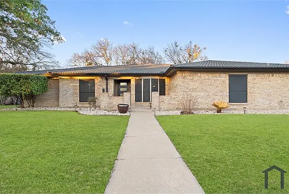 4 bed, 2449 sqft, $3,000 — Photo 1
