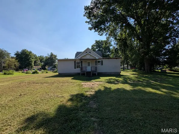 405 Academy St, Pocahontas, IL 62275