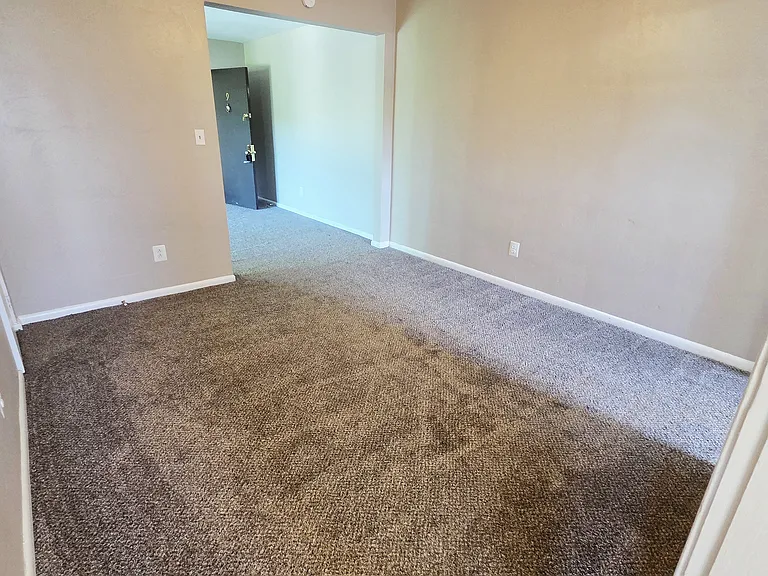 111 Pine Dr — Photo 10
