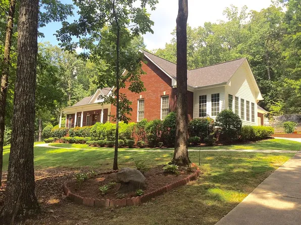 8863 Jade Lake Rd E, Pinson, AL 35126