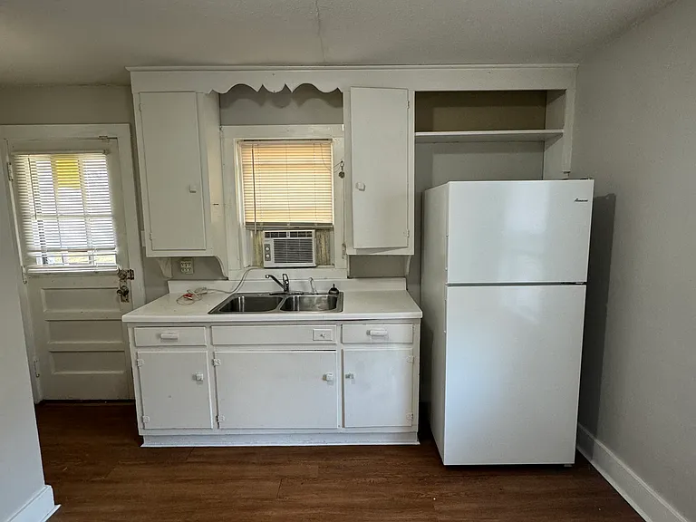 1631 Sharon Dr — Photo 9